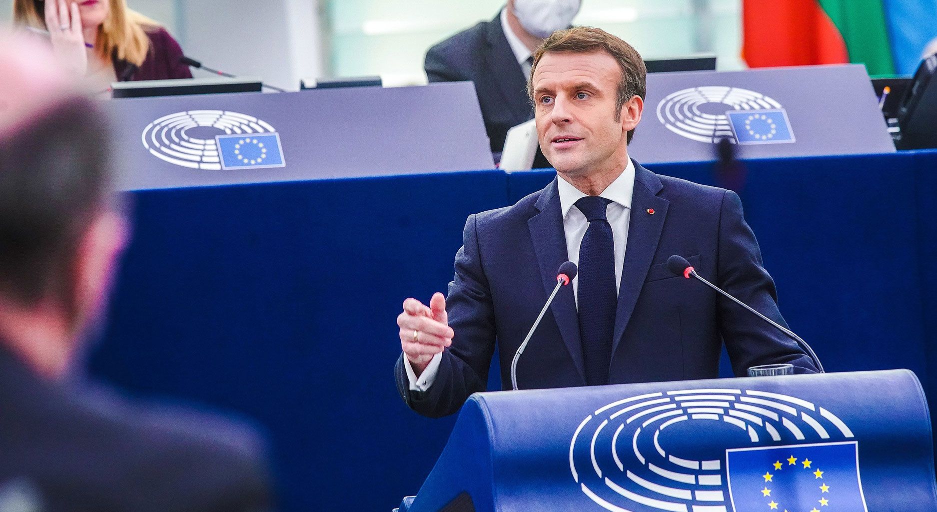 French president Macron giving a speech at the European parliament.