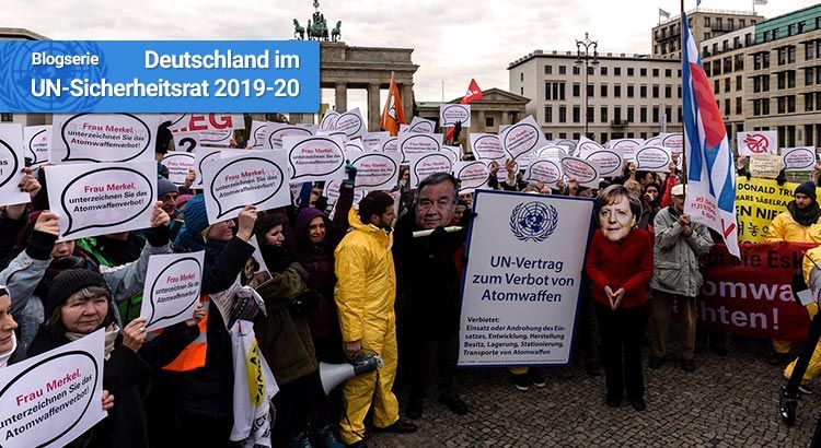 Ein ICAN-Protest im November 2017 in Berlin für den Beitritt zum UN-Atomwaffenverbot