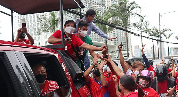 Picture shows Bongbong Marcos on motorcade with supporters