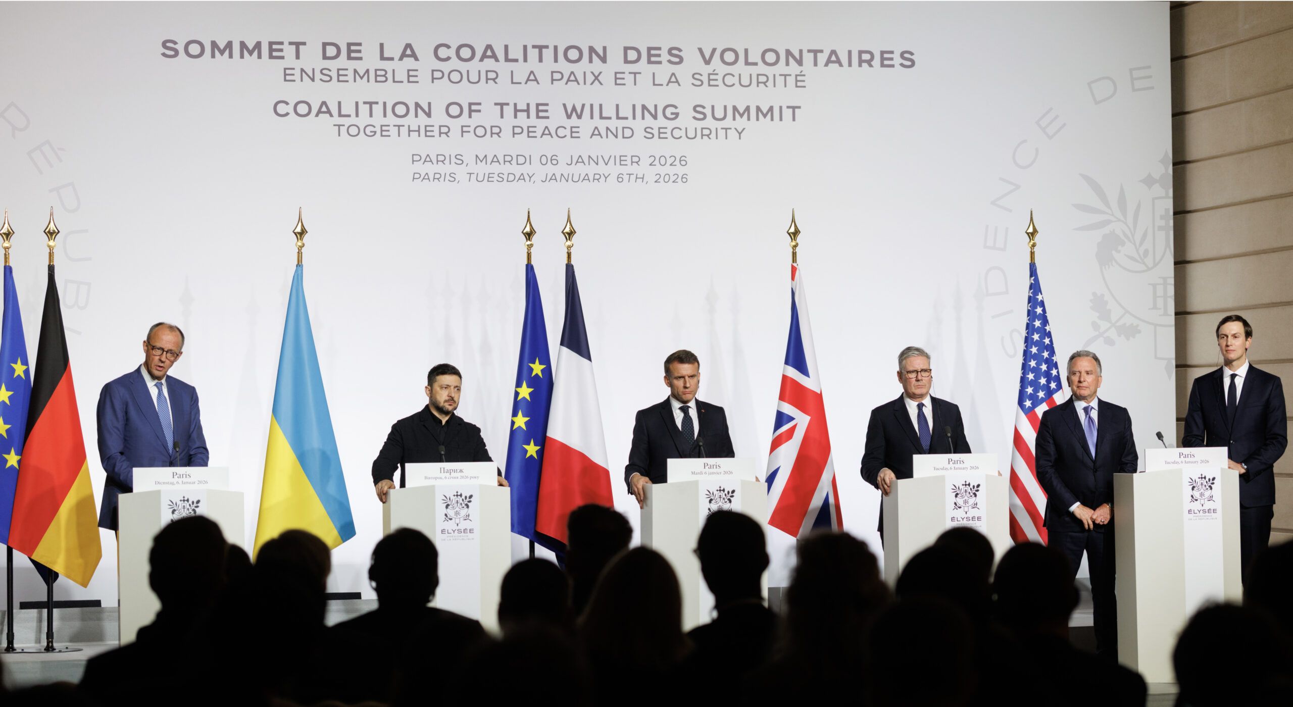 Staats- und Regierungschefs einiger Länder der Koalition der Willigen im Élysée-Palast in Paris. Von links: der deutsche Bundeskanzler Merz, der ukrainische Präsident Selenskyj, der französische Präsident Macron, der britische Premierminister Starmer, die US-Sonderbeauftragten Witkoff und Kushner.