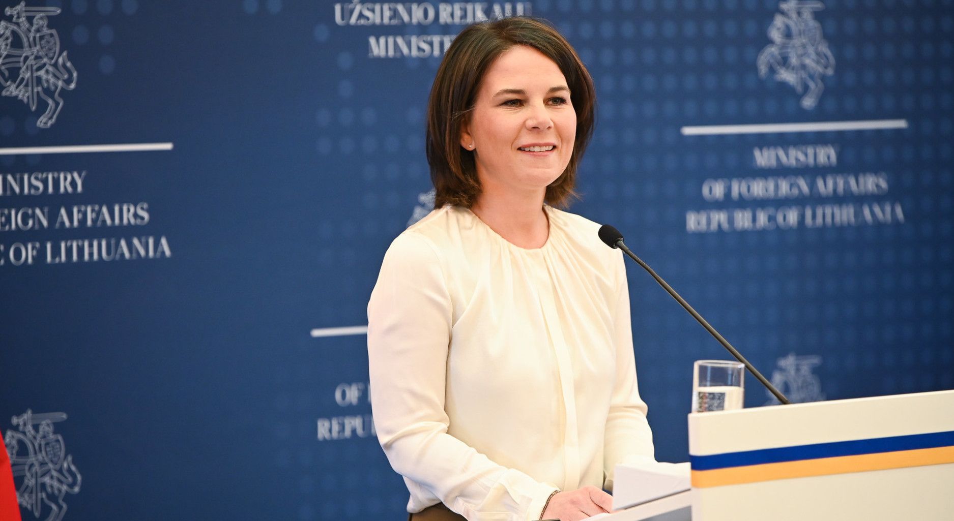 Annalena Baerbock am Redepult im Litauischen Außenministerium (22.04.2022)