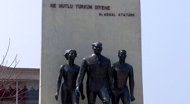 Statue von Mustafa Kemal Atatürk in Üsküdar, Istanbul