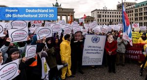 Ein ICAN-Protest im November 2017 in Berlin für den Beitritt zum UN-Atomwaffenverbot