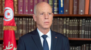 Portrait des tunesischen Präsidenten Kaïs Saïed.