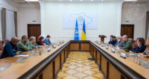 Secretary-General António Guterres (third from left) meets with Denys Shmygal (third from right), Prime Minister of Ukraine, in Kyiv, Ukraine.