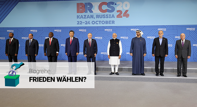 The heads of state stand in line next to each other at the Summit 2024 in Kazan.