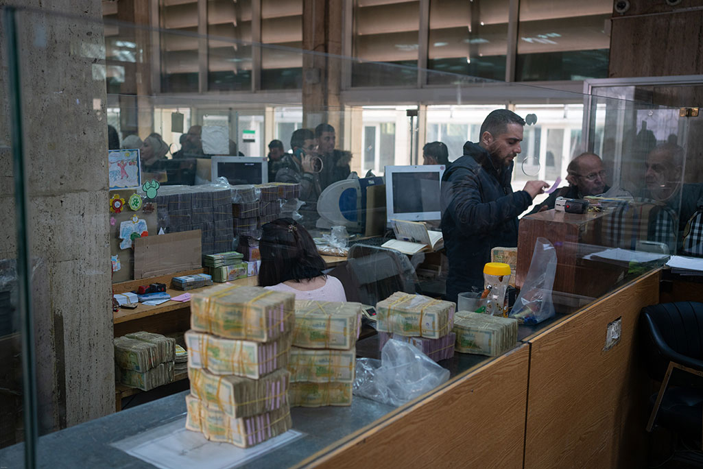 A bank teller counts Syrian pound banknotes at the Syrian Central Bank in Damascus, Syria, 09 January 2025.