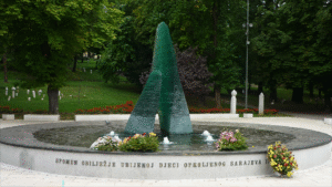 Denkmal für die ermordeten Kinder des belagerten Sarajevo 1992–1995.