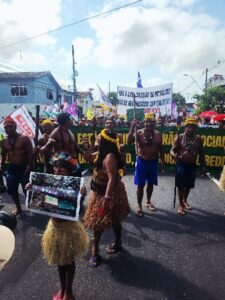 Das Bild zeigt Demonstrant*innen auf der Straße bei der Großdemonstration am 15.11.25.
